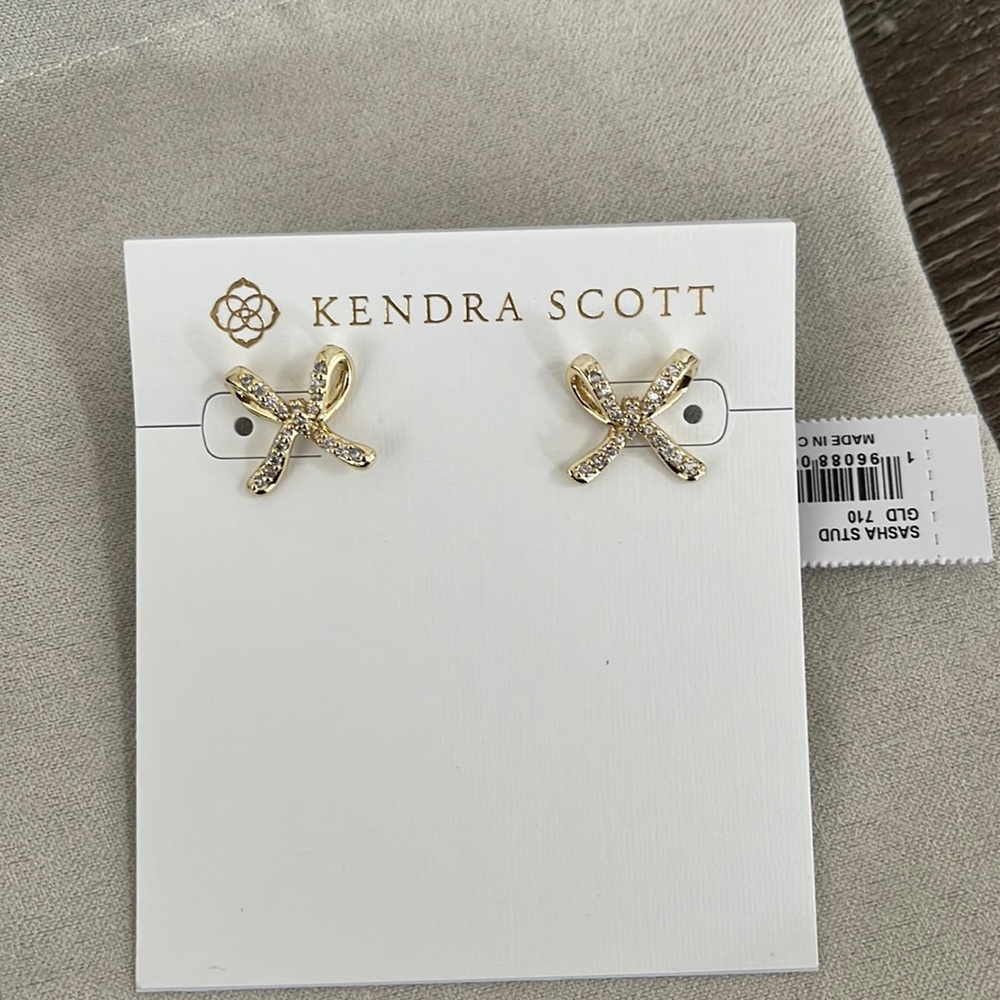 NWT Kendra Scott Sasha Stud Earrings